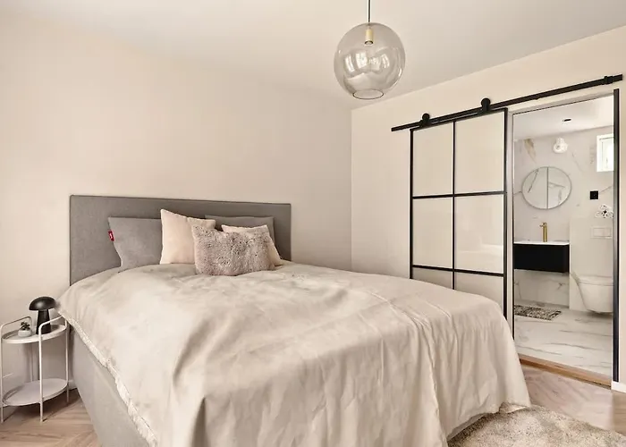 Rose I 1890 - 2024 Reno I 15 Min To Bryggen Holiday home